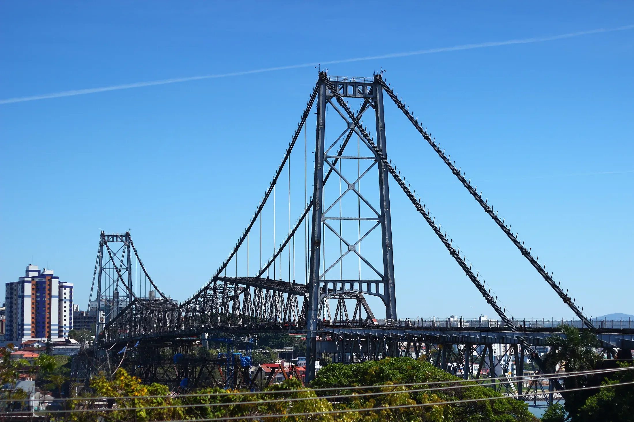 Puente Hercílio Luz de día, símbolo de Florianópolis